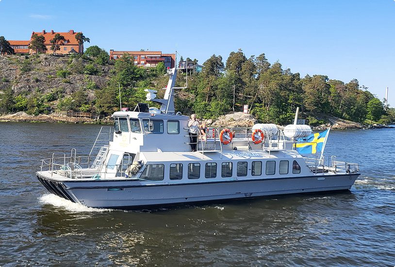 Båten Strandpilen i Stockholms skärgård